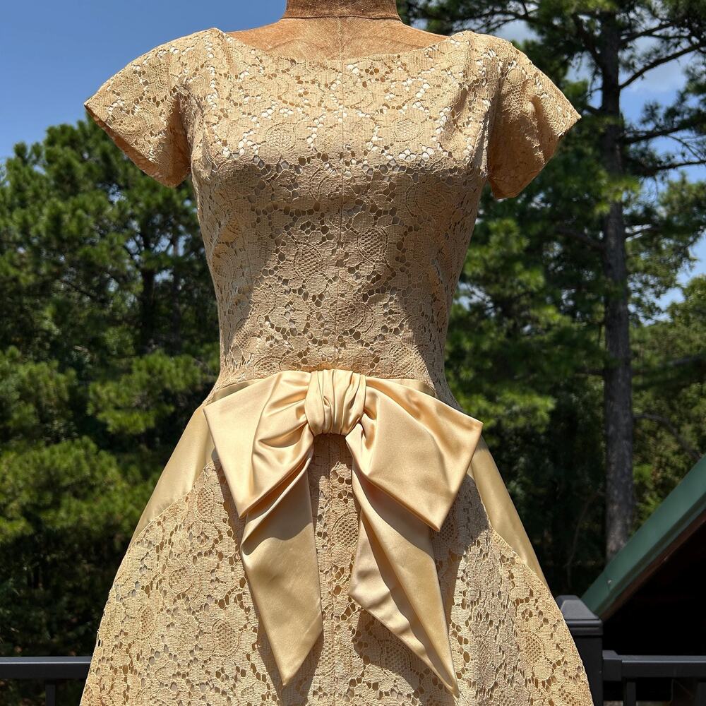 Vintage 50s Cream Tone Lace + Satin Panels Full Skirt Petticoat Midi Dress XS